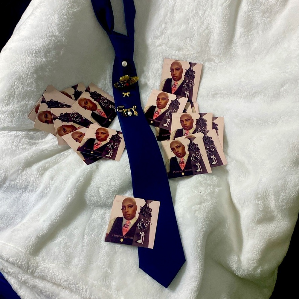 NWOT🙃🙂G4 Elegant Blue Tie with Gold Accents